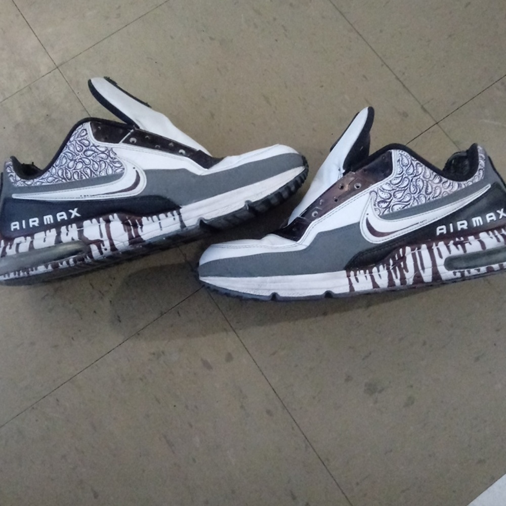 Custom air maxes